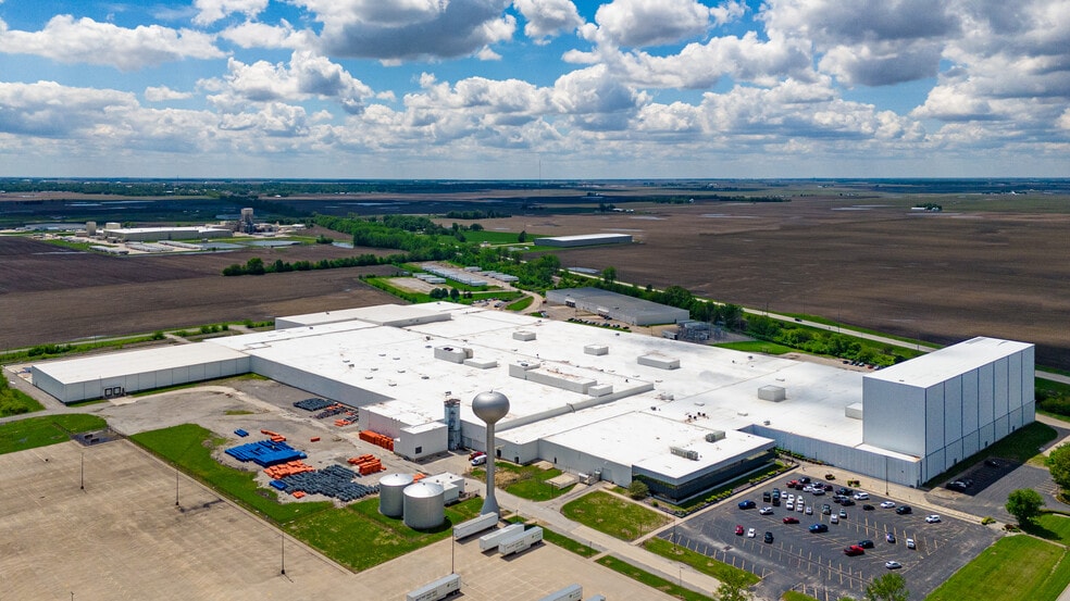 6821 E County 1100 Rd N, Mattoon, IL for lease - Building Photo - Image 2 of 7
