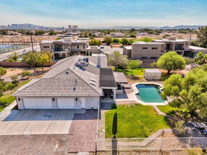 6465 W Quail Ave, Las Vegas, NV à louer - Photo du bâtiment - Image 2 de 7