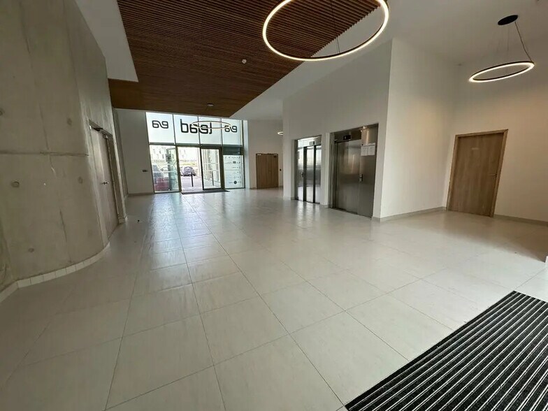 Office in Montpellier for lease - Lobby - Image 2 of 11