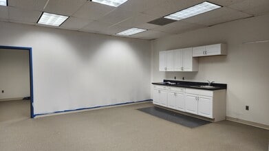 2 Ridgedale Ave, Cedar Knolls, NJ for lease Interior Photo- Image 2 of 5