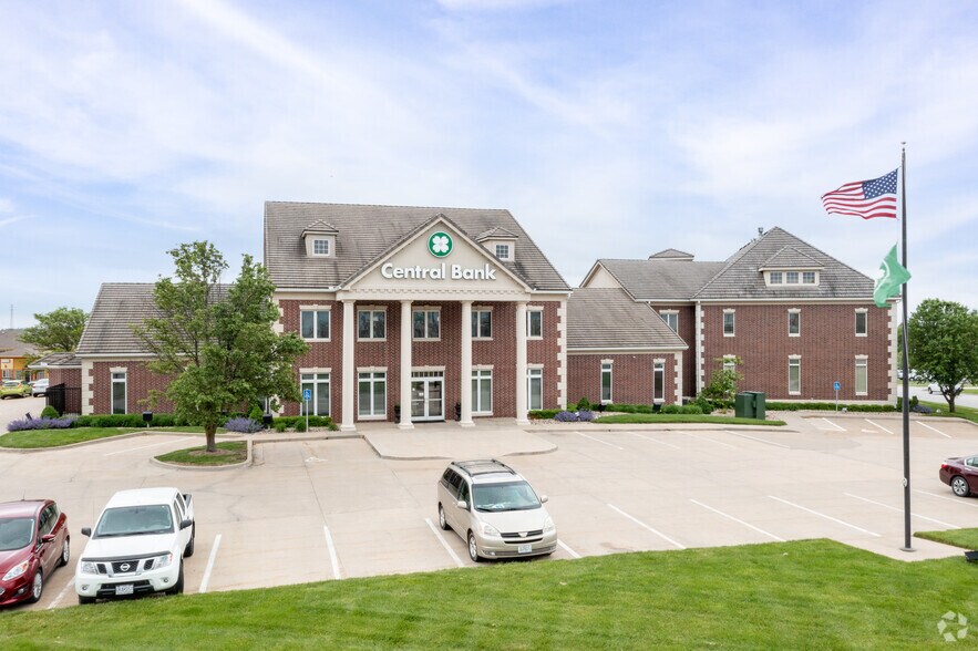 2400 NW Prairie View Rd, Platte City, MO à louer - Photo du bâtiment - Image 2 de 6