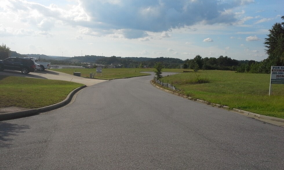 320 Applegate Ln, Pelham, AL for sale - Building Photo - Image 1 of 3