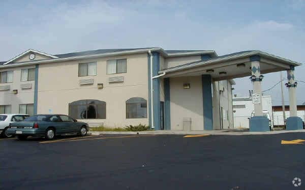 9645 Natural Bridge Rd, Saint Louis, MO for sale - Building Photo - Image 3 of 19