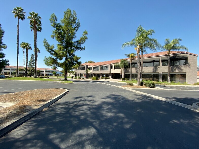 1060 E Washington St, Colton, CA à louer - Photo du bâtiment - Image 2 de 11