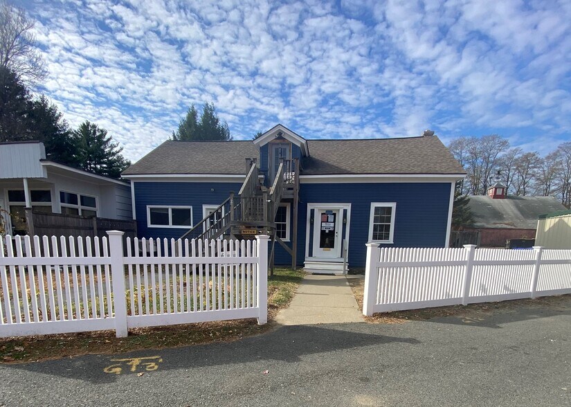 12 Elm St, Hatfield, MA à louer - Photo du bâtiment - Image 1 de 10