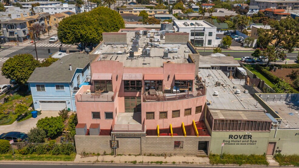 2110 Main St, Santa Monica, CA à louer - Photo du bâtiment - Image 3 de 11