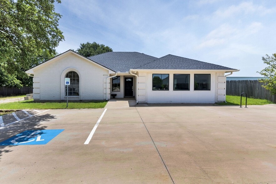 4558 Keller Hicks Rd, Fort Worth, TX for sale - Building Photo - Image 3 of 5