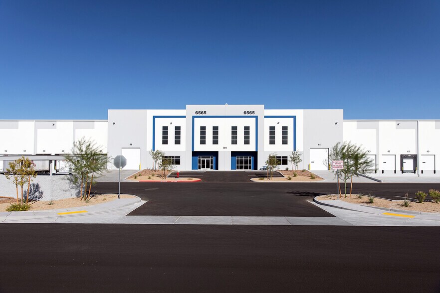 6565 Nascar St, Las Vegas, NV à louer - Photo du bâtiment - Image 2 de 3