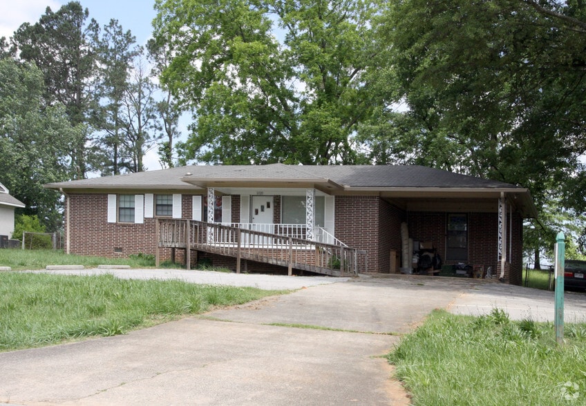 3727 Robinson Dr, Oakwood, GA for sale - Building Photo - Image 2 of 2