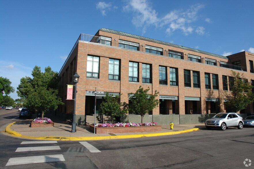 445 Lake St E, Wayzata, MN à louer - Photo du bâtiment - Image 3 de 7