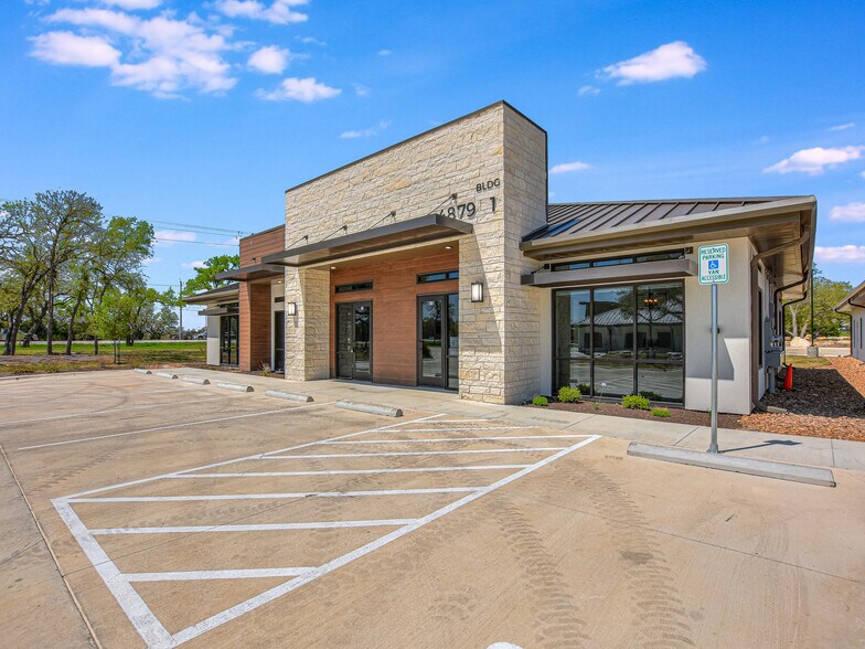 4871 Williams Dr, Georgetown, TX à louer - Photo du bâtiment - Image 3 de 4