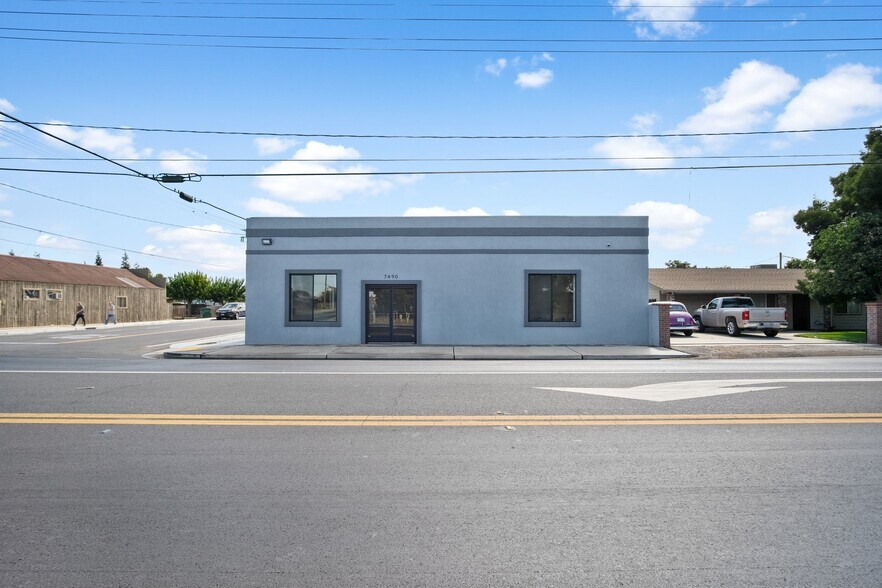 7490 Lander Ave, Hilmar, CA à vendre - Photo du bâtiment - Image 1 de 55