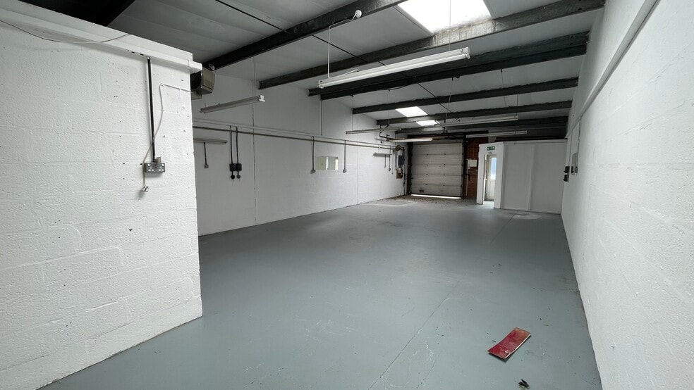 Dongan Rd, Warwick for lease - Building Photo - Image 3 of 9