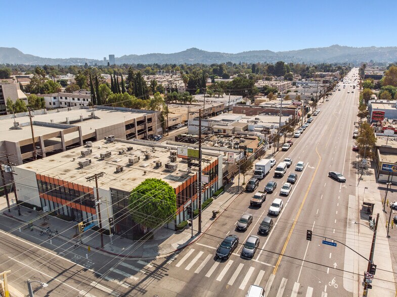 5352 Laurel Canyon Blvd, North Hollywood, CA for sale - Building Photo - Image 1 of 1