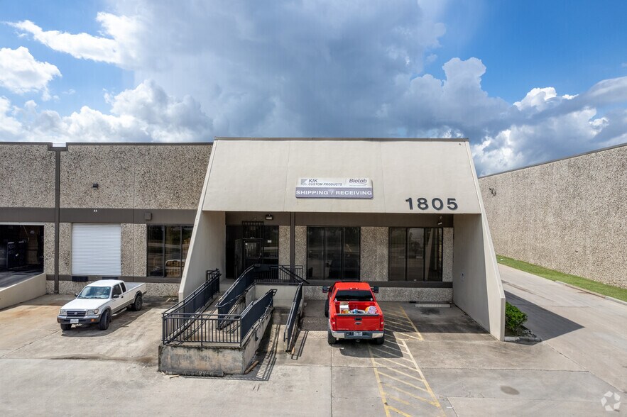 1805 Turning Basin Dr, Houston, TX à louer - Photo du bâtiment - Image 2 de 4