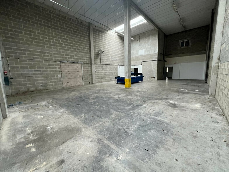 44 Rue Vladimir Jankelevitch, Émerainville for lease - Interior Photo - Image 2 of 12