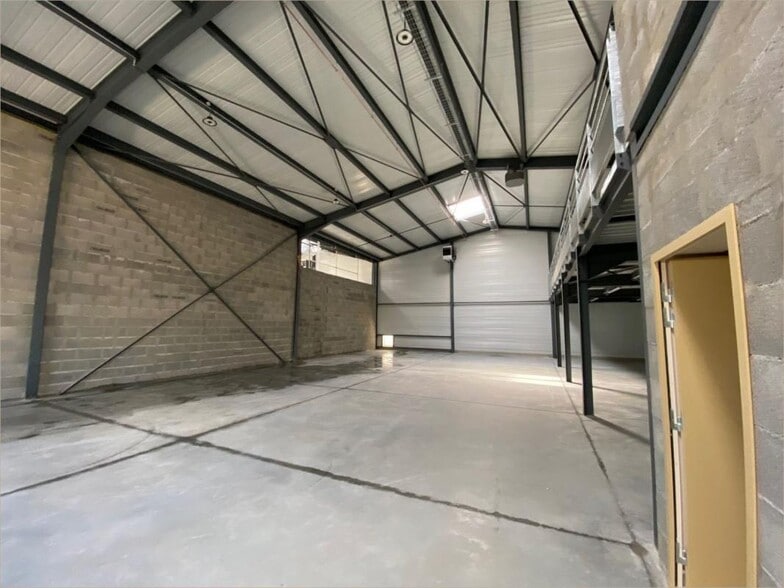 20-26 Rue Marius Grosso, Vaulx-en-Velin for lease - Interior Photo - Image 2 of 20
