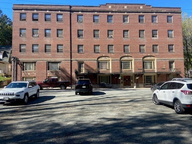 40 Academy St, Liberty, NY à vendre - Photo du bâtiment - Image 2 de 4