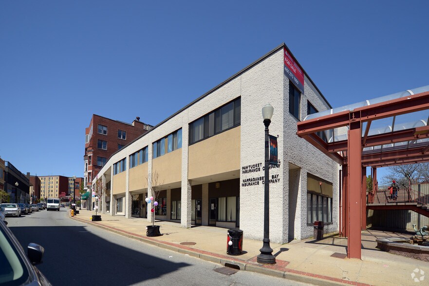 217-235 Main St, Pawtucket, RI à vendre - Photo du bâtiment - Image 2 de 14