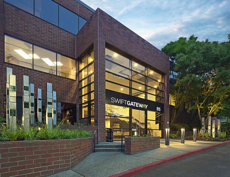 915 118th Ave SE, Bellevue, WA à louer - Photo du bâtiment - Image 2 de 6