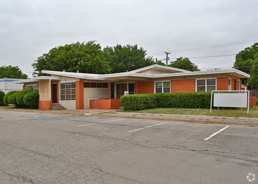 2300 9th St, Wichita Falls, TX for lease - Primary Photo - Image 1 of 2