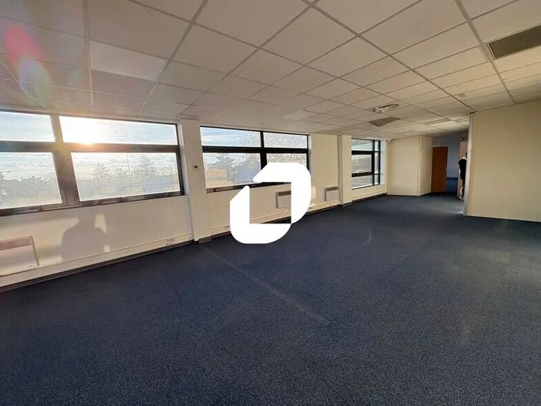 81-83 Rue Elisée Reclus, Décines-Charpieu for lease - Interior Photo - Image 2 of 11