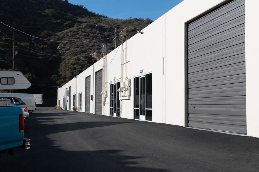 2075-2097 Laguna Canyon Rd, Laguna Beach, CA à louer - Photo du bâtiment - Image 3 de 5