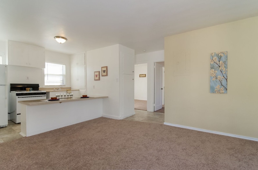 1109 N Scott Ave, Belton, MO à vendre - Photo du bâtiment - Image 2 de 37