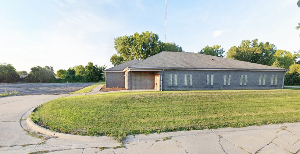 22515 Laurel St, Clinton Township, MI for sale - Primary Photo - Image 1 of 3