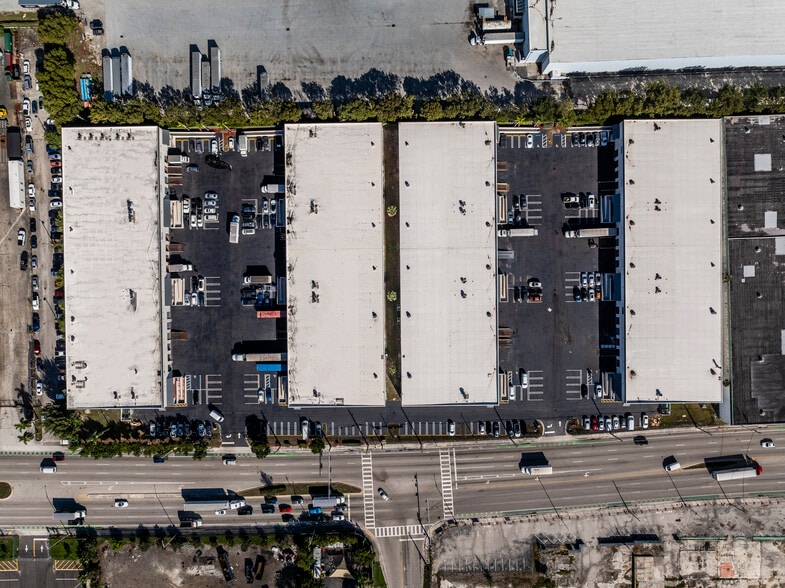 8315-8345 NW 74th St, Medley, FL for lease - Building Photo - Image 1 of 4