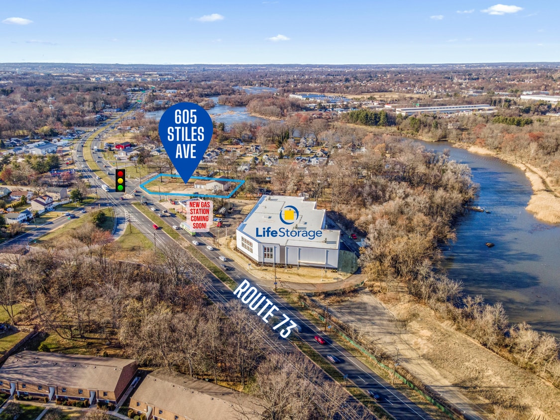 605 Stiles Ave, Maple Shade Township, NJ à louer Photo principale- Image 1 de 5