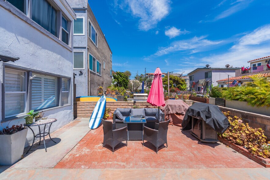 71 19th St, Hermosa Beach, CA à vendre - Photo du bâtiment - Image 3 de 23