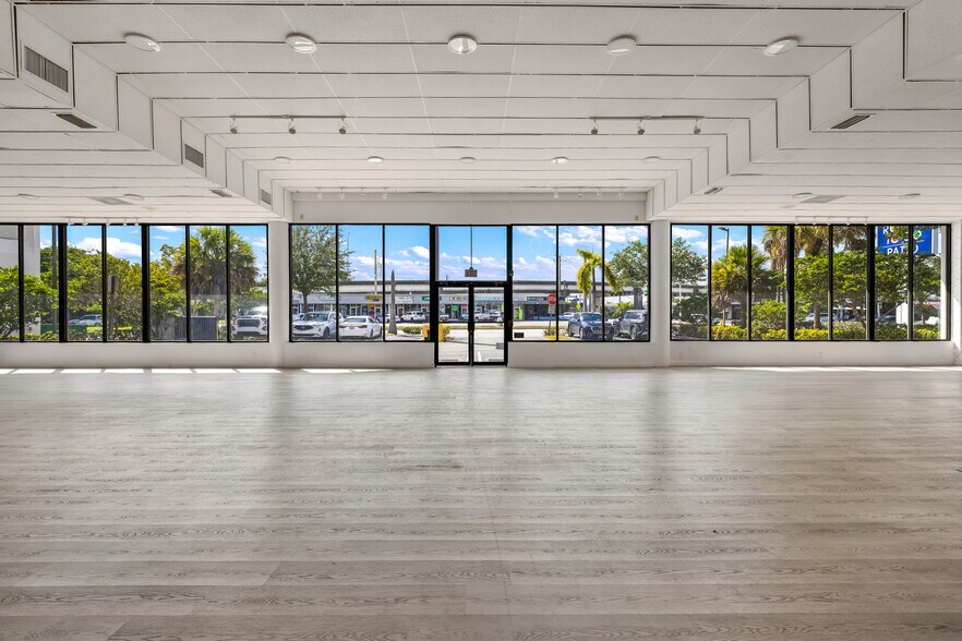 9855 S Dixie Hwy, Pinecrest, FL à vendre - Photo du bâtiment - Image 3 de 62