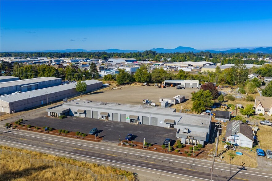 2300 Ferry St SW, Albany, OR à louer - Photo du bâtiment - Image 3 de 11
