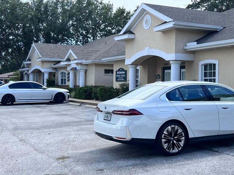 9724 N Armenia Ave, Tampa, FL for sale - Building Photo - Image 3 of 14