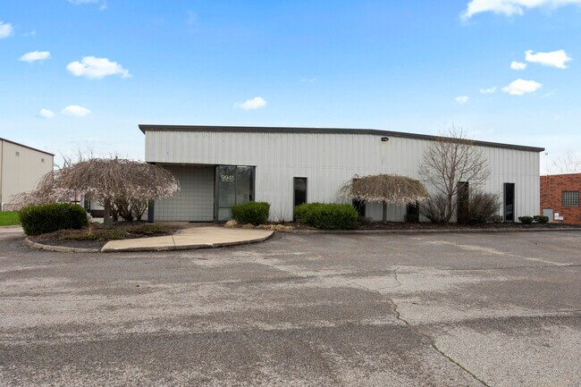 More details for 9941 York Theta Dr, North Royalton, OH - Industrial for Lease