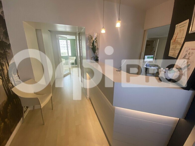 Office in Montanay for sale - Interior Photo - Image 1 of 5