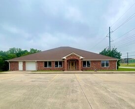 1156 N Bonnie Brae St, Denton, TX for lease Building Photo- Image 1 of 18