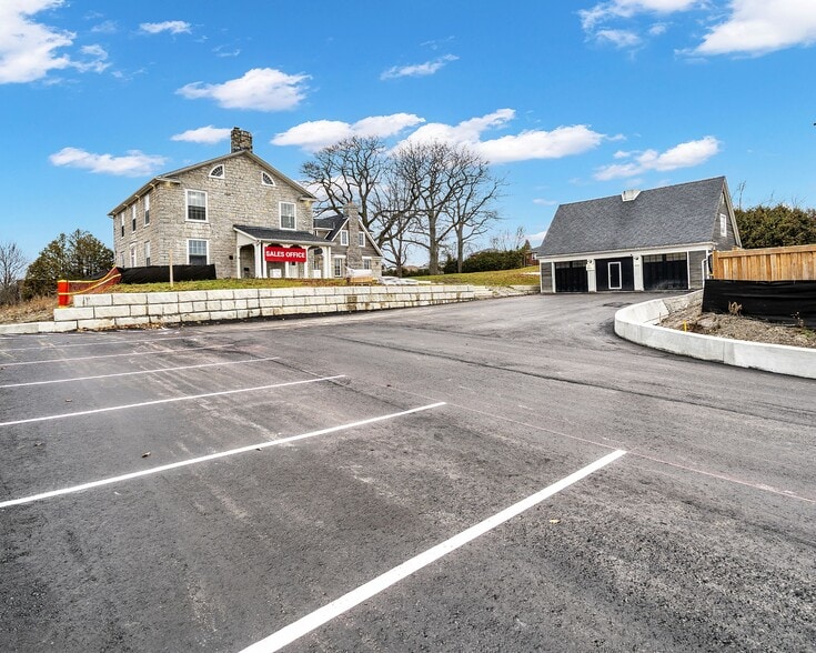 780 Garden St, Whitby, ON for sale - Primary Photo - Image 1 of 27