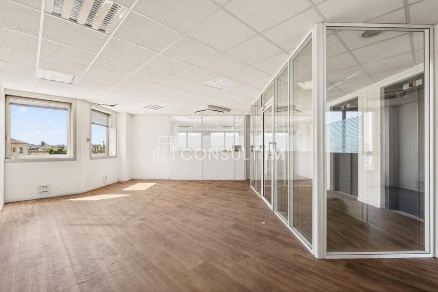 Office in Paris for sale - Building Photo - Image 1 of 9