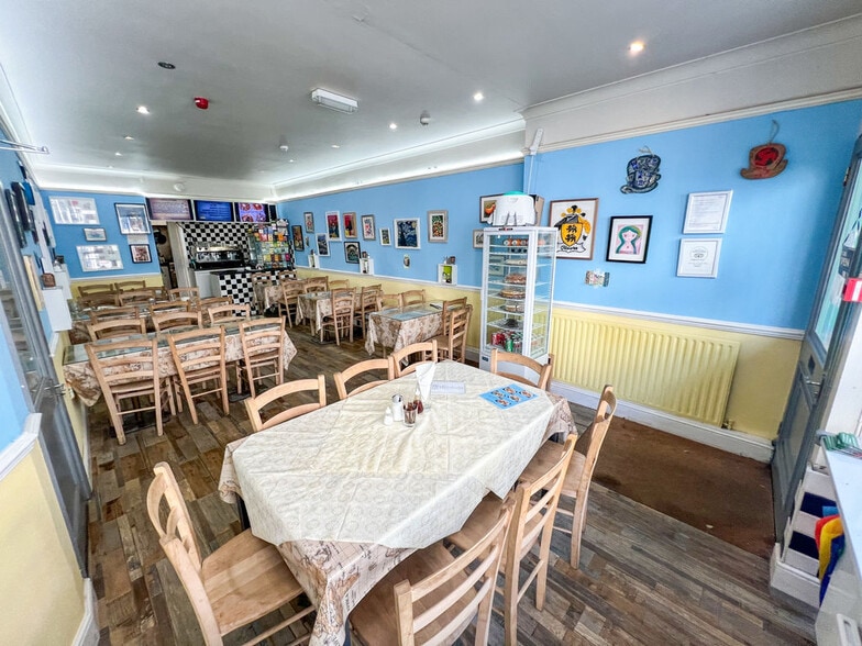 54 Parliament St, Isle Of Man for sale - Interior Photo - Image 3 of 10