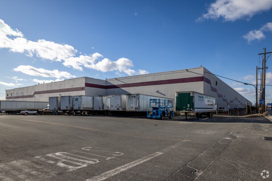 201 Bay Ave, Elizabeth, NJ à louer - Photo du bâtiment - Image 2 de 5