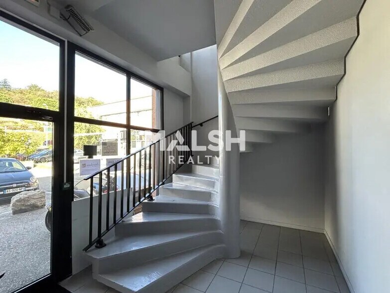 Office in Brignais for sale - Interior Photo - Image 2 of 9