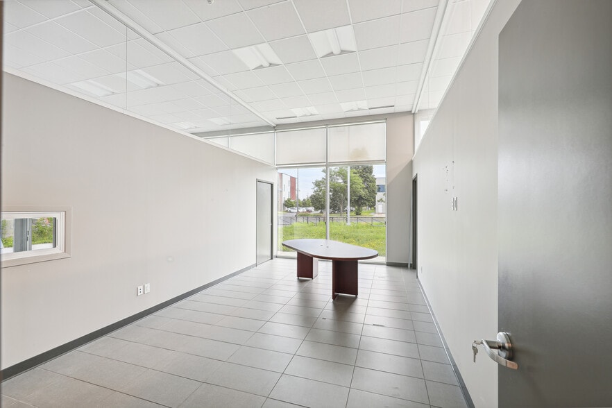 665 Boul Clairevue O, St-Bruno-de-Montarville, QC à vendre - Photo intérieure - Image 3 de 7