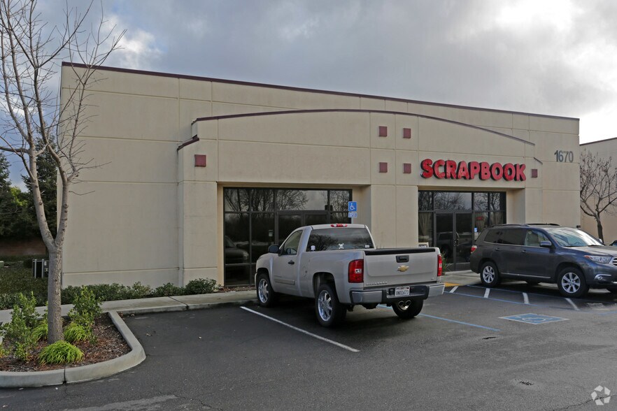 1670 N Lincoln St, Dixon, CA à vendre - Photo du bâtiment - Image 3 de 4