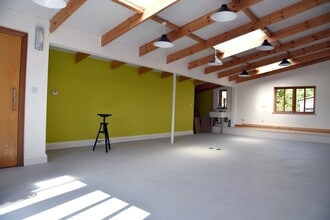 Over Old Rd, Hartpury for lease Interior Photo- Image 2 of 3