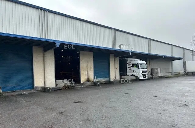 Industrial in Lormont for lease Building Photo- Image 1 of 3