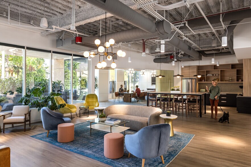 345 N Maple Dr, Beverly Hills, CA à louer - Photo intérieure - Image 3 de 7