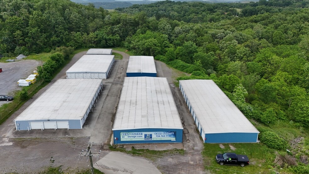 EZ GO Storage portfolio of 5 properties for sale on LoopNet.ca - Building Photo - Image 1 of 14