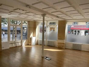 25 Rue Sainte-Isaure, Paris for lease Interior Photo- Image 1 of 13